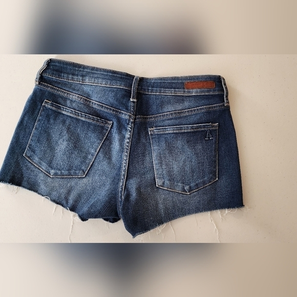 Articles Of Society Women's Raw Hem Denim Shorts Size 28. - Picture 3 of 9